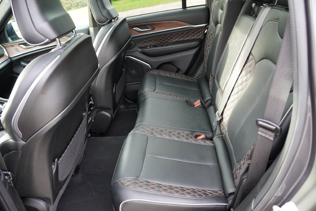 Certified 2025 Jeep Grand Cherokee Summit w/ Obsidian Package AWD/4WD image 18