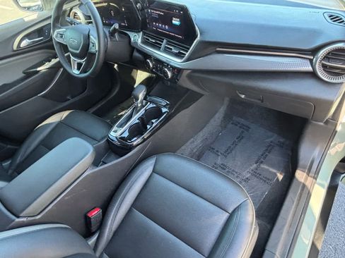 Used 2025 Chevrolet Trax ACTIV image 11