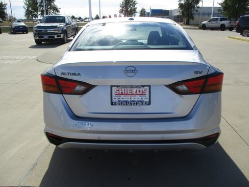Used 2024 Nissan Altima 2.5 SV image 5