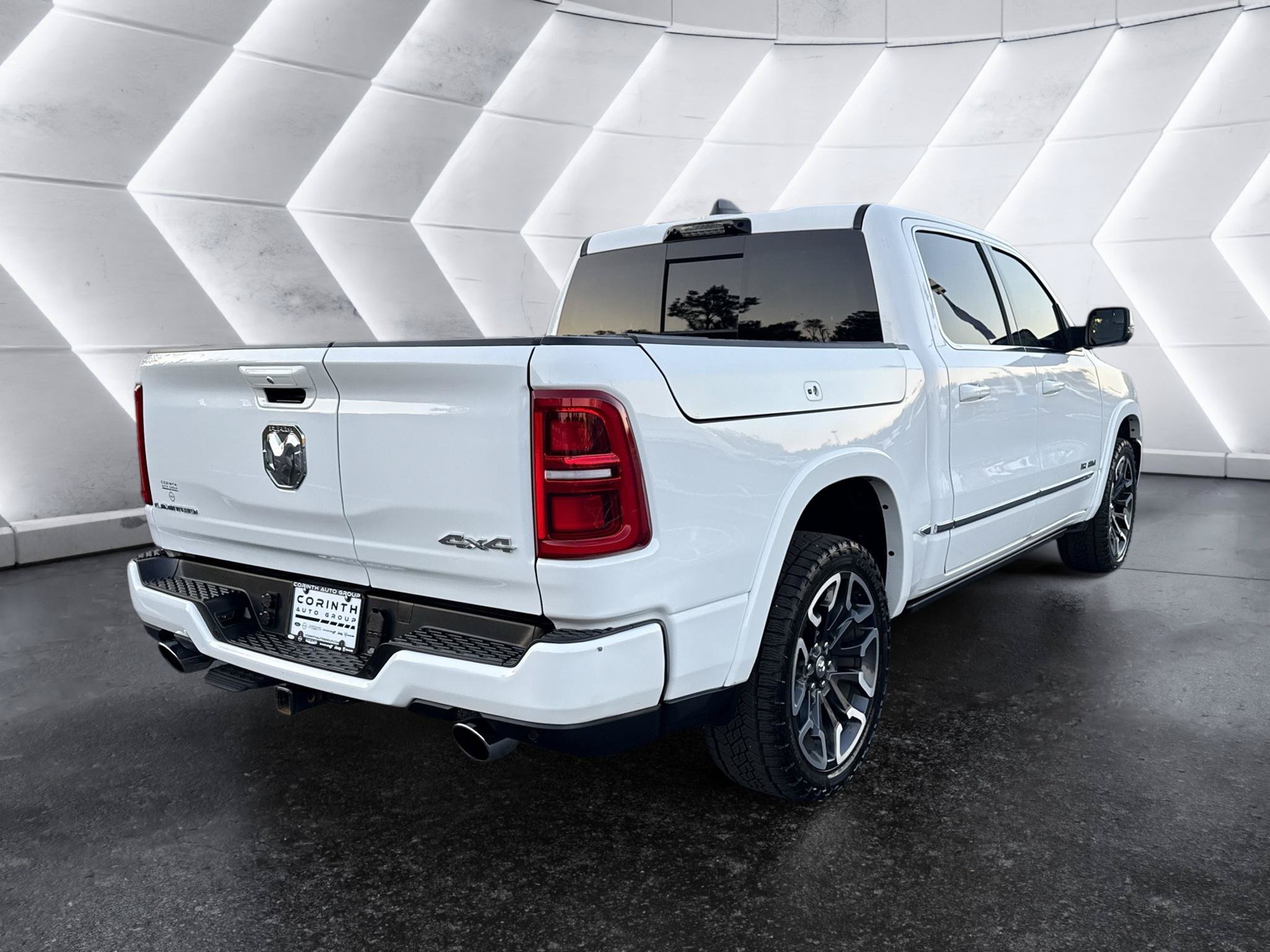 Used 2025 RAM 1500 Limited AWD/4WD image 7