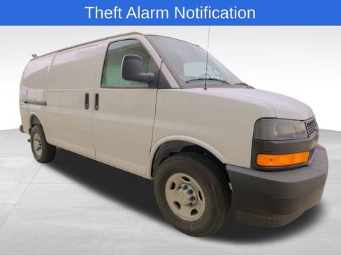 Used 2025 Chevrolet Express 2500 w/ Driver Convenience Package image 9