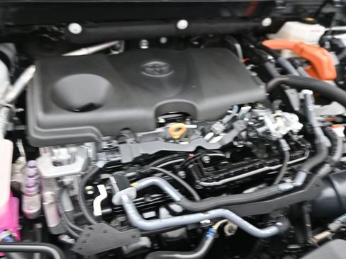 Used 2024 Toyota RAV4 LE image 31