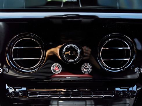 Used 2024 Rolls-Royce Phantom Sedan RWD image 88