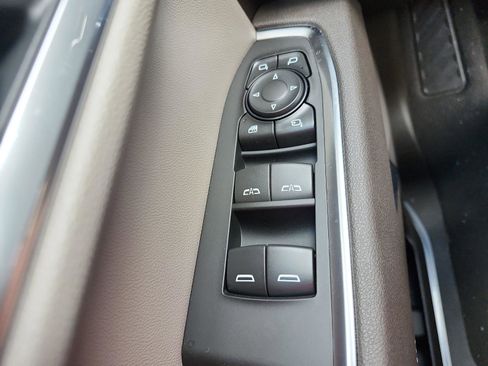 New 2026 GMC Sierra 1500 SLT image 18