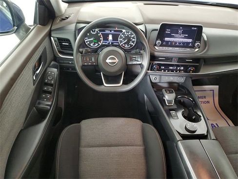 Used 2023 Nissan Rogue SV image 16