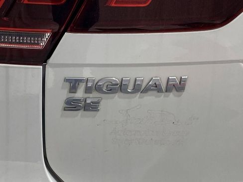 Used 2021 Volkswagen Tiguan SE w/ Panoramic Sunroof Package image 32