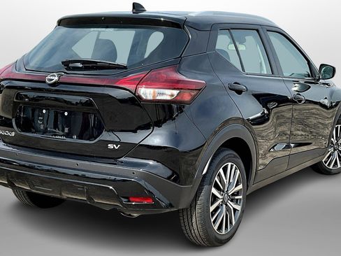 Used 2024 Nissan Kicks SV image 11