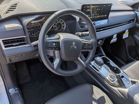 New 2026 Mitsubishi Outlander ES image 11
