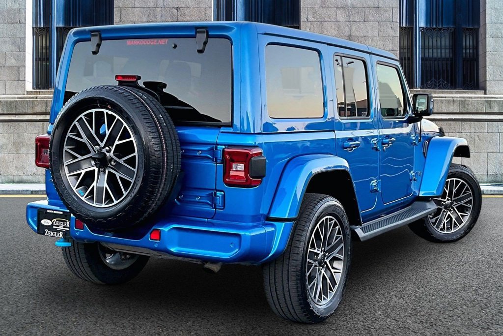 Used 2023 Jeep Wrangler Unlimited Sahara AWD/4WD image 11