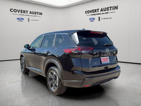 Used 2025 Nissan Rogue SV FWD image 4