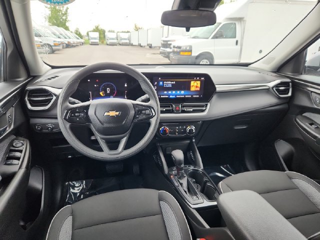 Used 2025 Chevrolet TrailBlazer LT AWD/4WD image 31