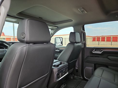 New 2026 GMC Sierra 2500 Denali w/ Denali Reserve Package image 9