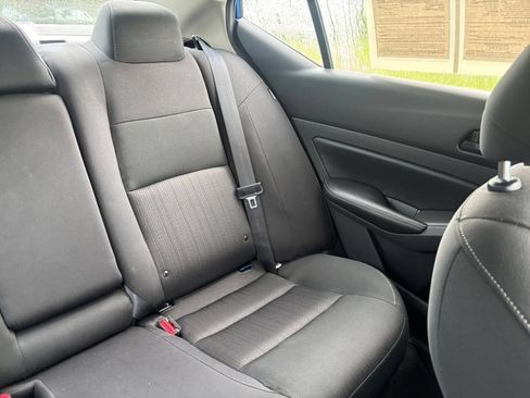 Used 2025 Nissan Altima 2.5 SV FWD image 38