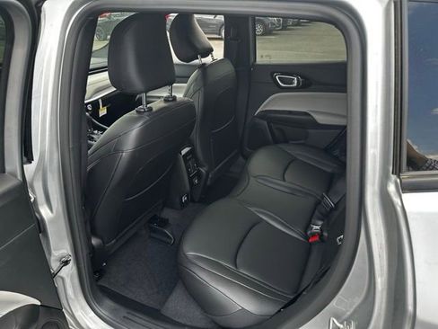 New 2025 Jeep Compass Limited image 31