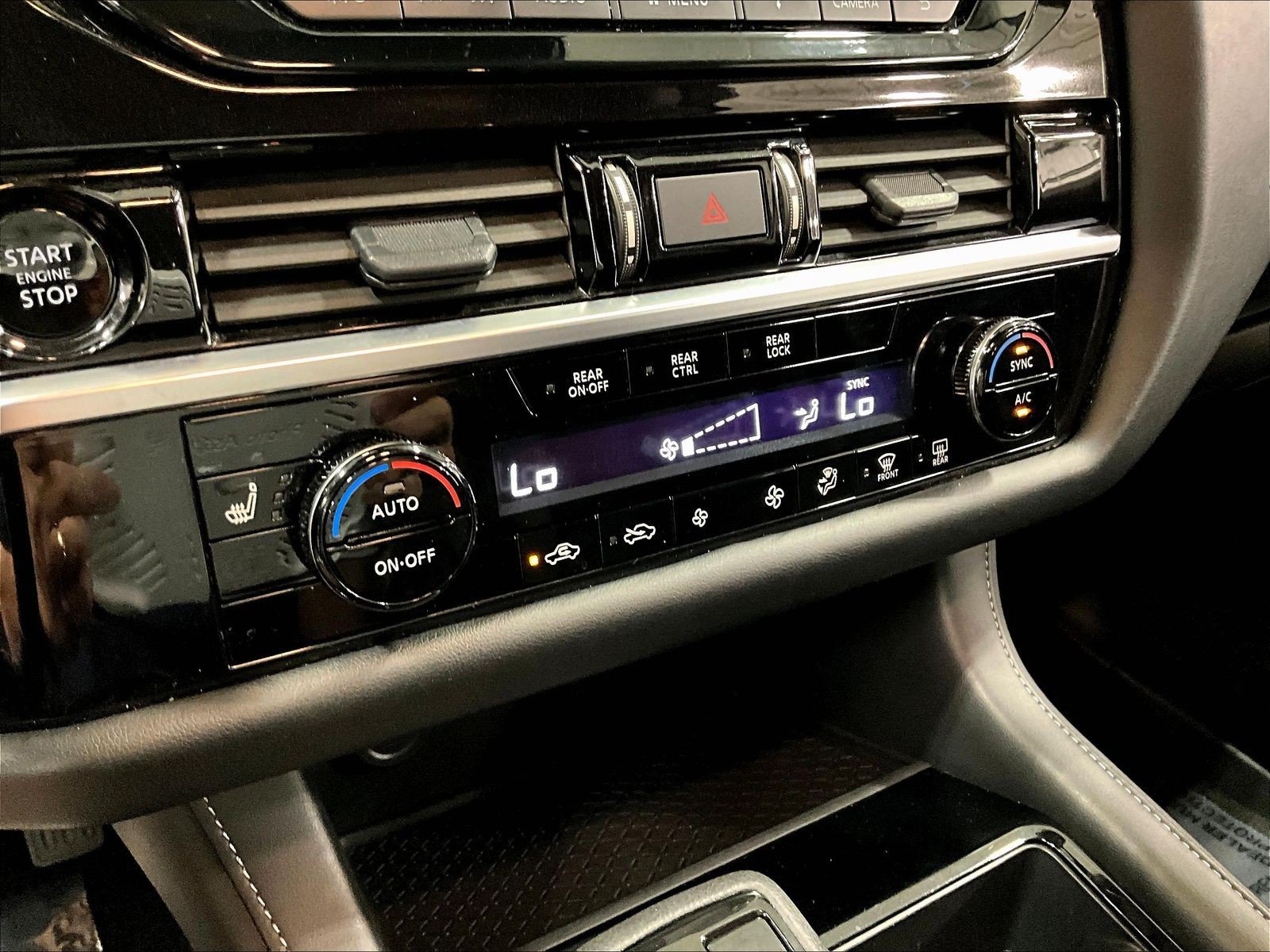 Used 2025 Nissan Pathfinder SV AWD/4WD image 15