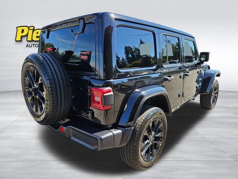 Used 2024 Jeep Wrangler Unlimited Sahara AWD/4WD image 5