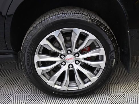 Used 2021 GMC Yukon Denali w/ Denali Premium Package image 20