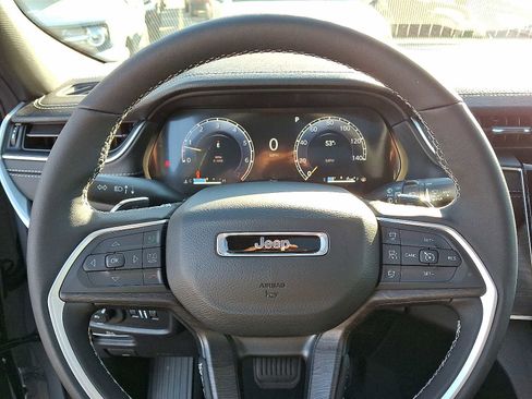 New 2025 Jeep Grand Cherokee Limited w/ Trailer Tow Package image 15