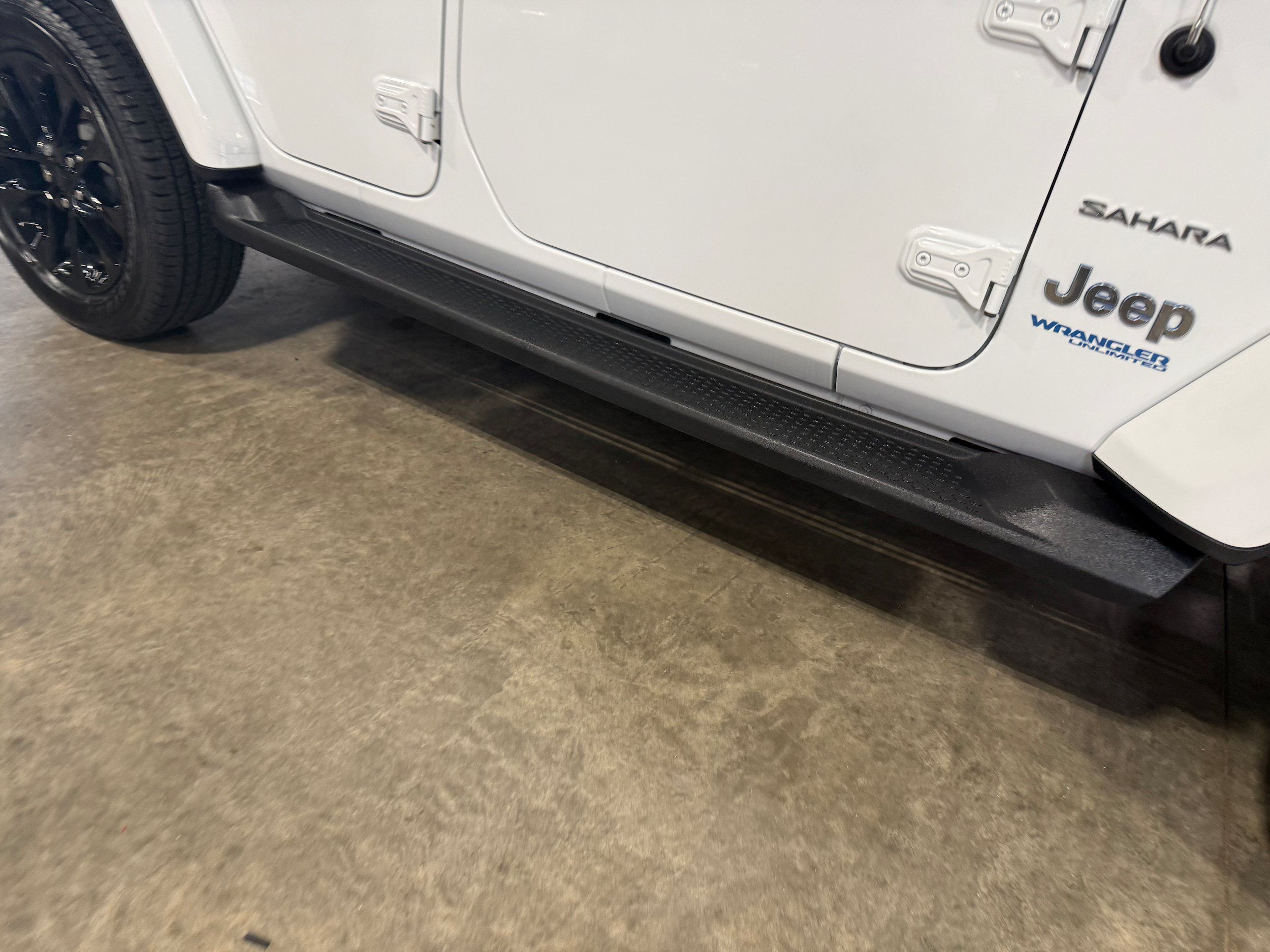Used 2022 Jeep Wrangler Unlimited Sahara w/ Cold Weather Group AWD/4WD image 8