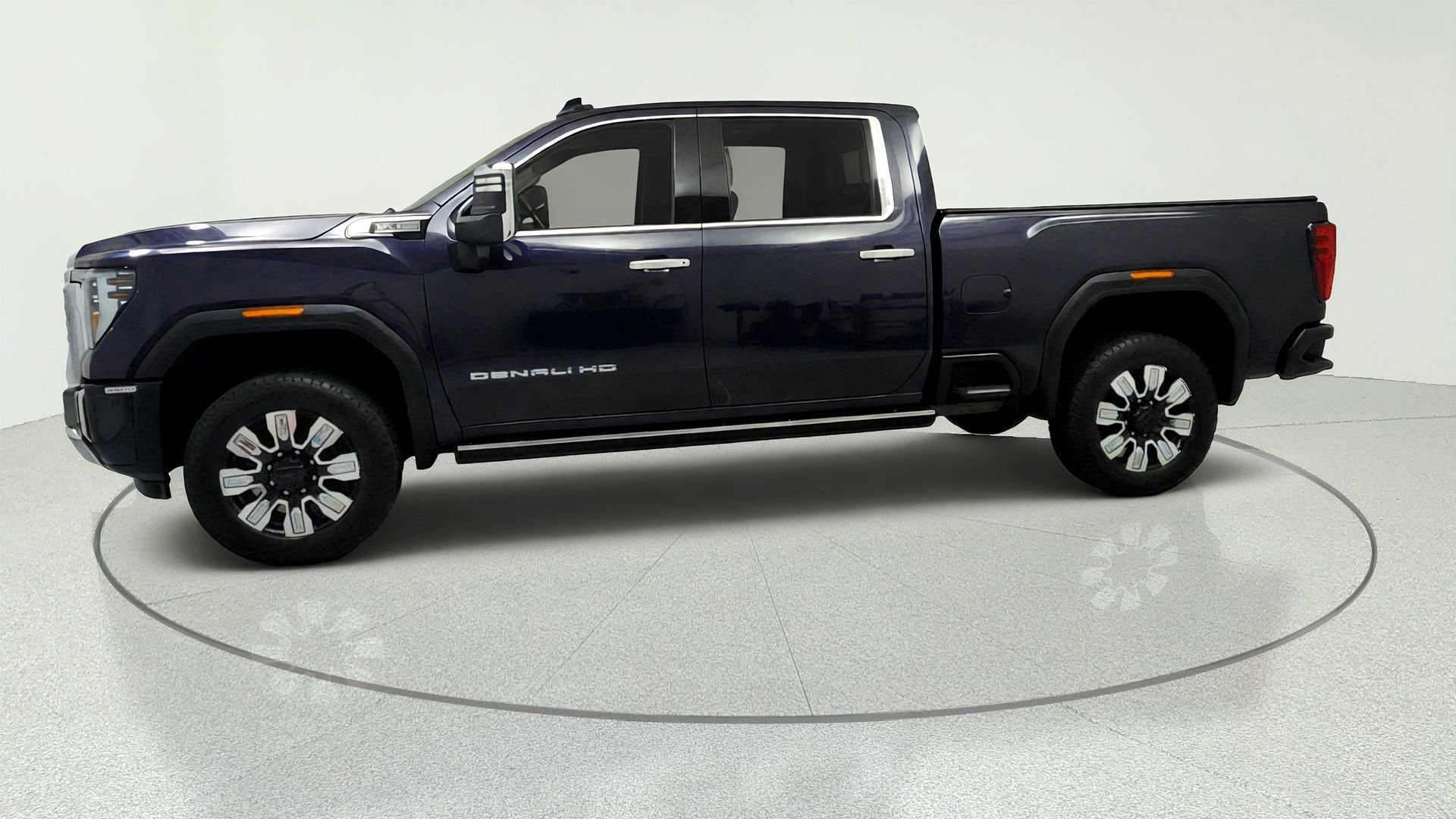 Certified 2024 GMC Sierra 3500 Denali w/ Denali Reserve Package AWD/4WD image 2