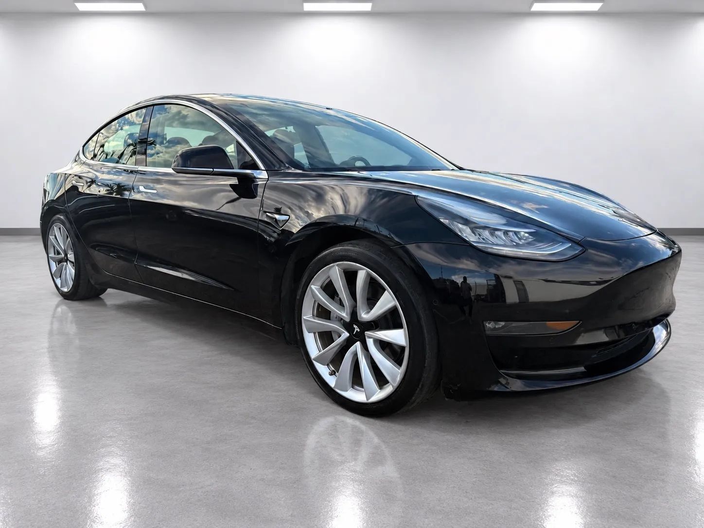 Used 2018 Tesla Model 3 Mid Range RWD image 3