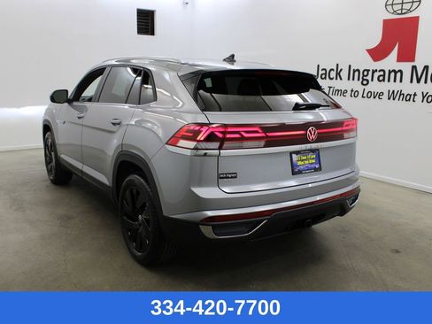 New 2026 Volkswagen Atlas Cross Sport SE image 2
