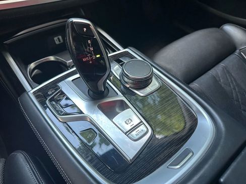 Used 2018 BMW 750i xDrive image 38