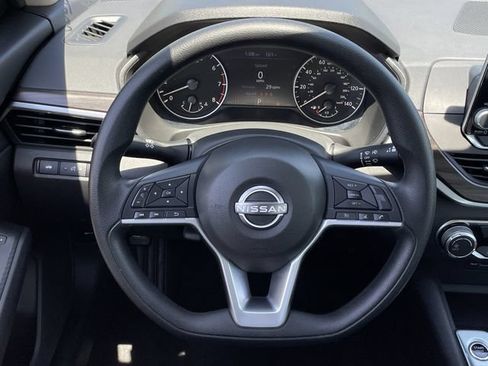 Used 2025 Nissan Altima 2.5 SV FWD image 11