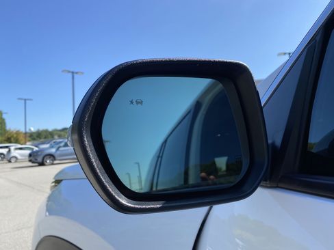 Used 2026 Chevrolet Traverse LT FWD image 40