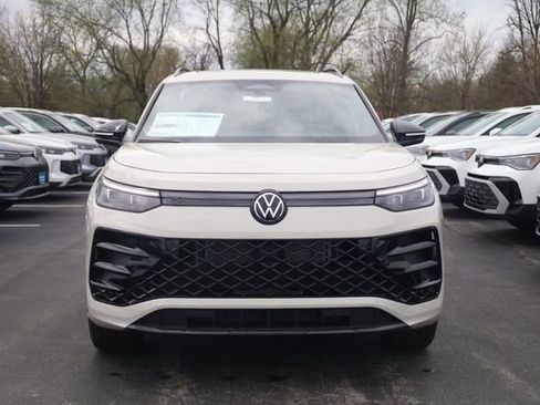 New 2026 Volkswagen Tiguan SE R-Line image 3