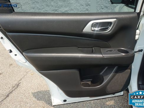 Used 2017 Nissan Pathfinder SL w/ Trailer Tow Package AWD/4WD image 22