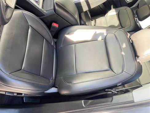 Used 2024 Ford Explorer XLT w/ Equipment Group 202A image 18