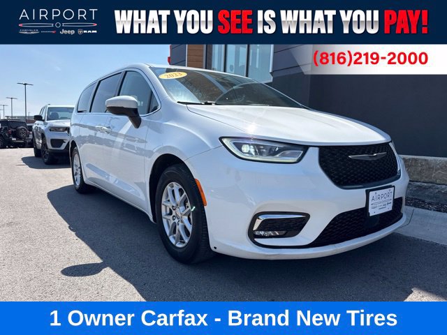 Used 2023 Chrysler Pacifica Touring-L FWD image 1