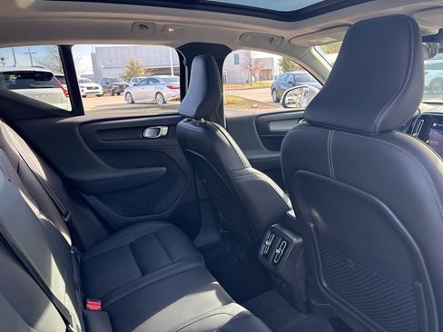 Certified 2025 Volvo XC40 B5 Core image 12