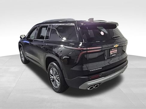 Used 2024 Chevrolet Traverse LT w/ Trailering Package FWD image 10