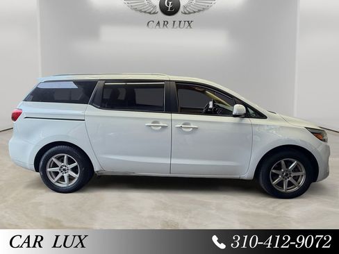 Used 2017 Kia Sedona LX w/ LX Essentials Premium Package FWD image 6
