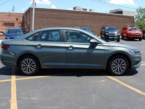 Used 2019 Volkswagen Jetta SEL w/ Cold Weather Package FWD image 5