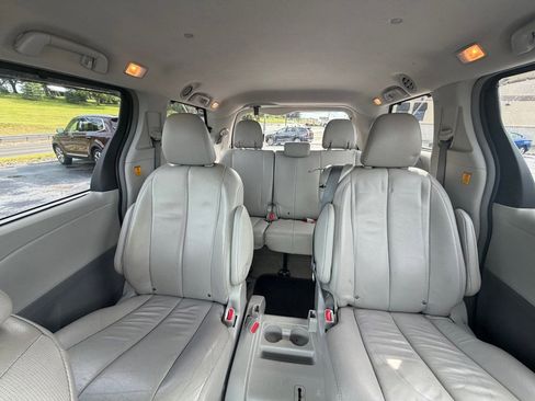Used 2013 Toyota Sienna XLE FWD image 12