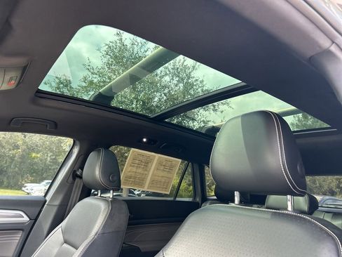 Used 2022 Volkswagen Atlas Cross Sport SEL R-Line image 16