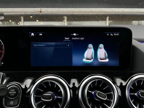 Used 2025 Mercedes-Benz GLA 250 image 34