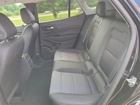 Used 2025 Chevrolet Trax LT w/ LT Convenience Package FWD image 26