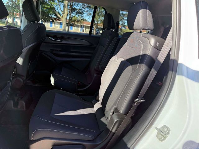 Used 2023 Jeep Grand Cherokee L Laredo w/ Luxury Tech Group I AWD/4WD image 13