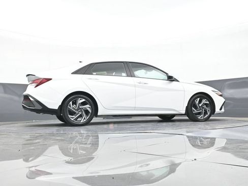 Used 2025 Hyundai Elantra Sport FWD image 50