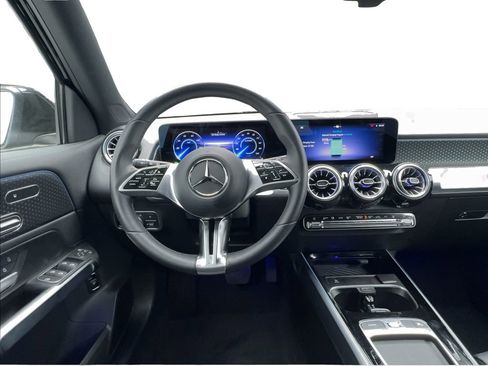 Used 2024 Mercedes-Benz EQB 300 4MATIC image 32