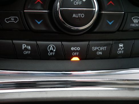 Used 2017 Jeep Grand Cherokee Limited w/ Luxury Group II image 32