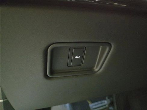 Certified 2025 Land Rover Range Rover Sport SE image 28