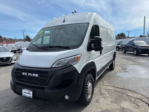 Used 2025 RAM ProMaster 2500 w/ Convenience Group image 3