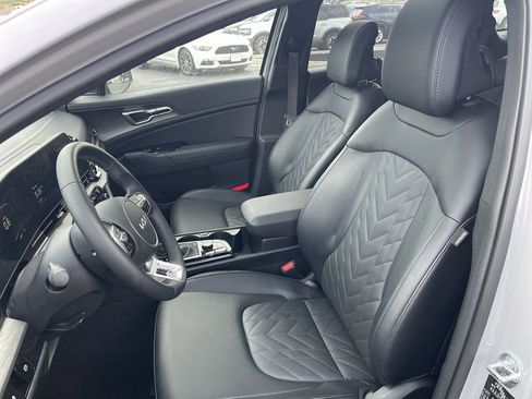 Used 2025 Kia Sportage X-Line w/ Premium Package image 11