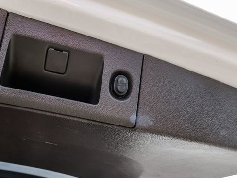 Used 2019 Chevrolet Suburban Premier image 69