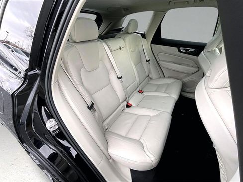 Certified 2023 Volvo XC60 B5 Ultimate w/ Climate Package image 24